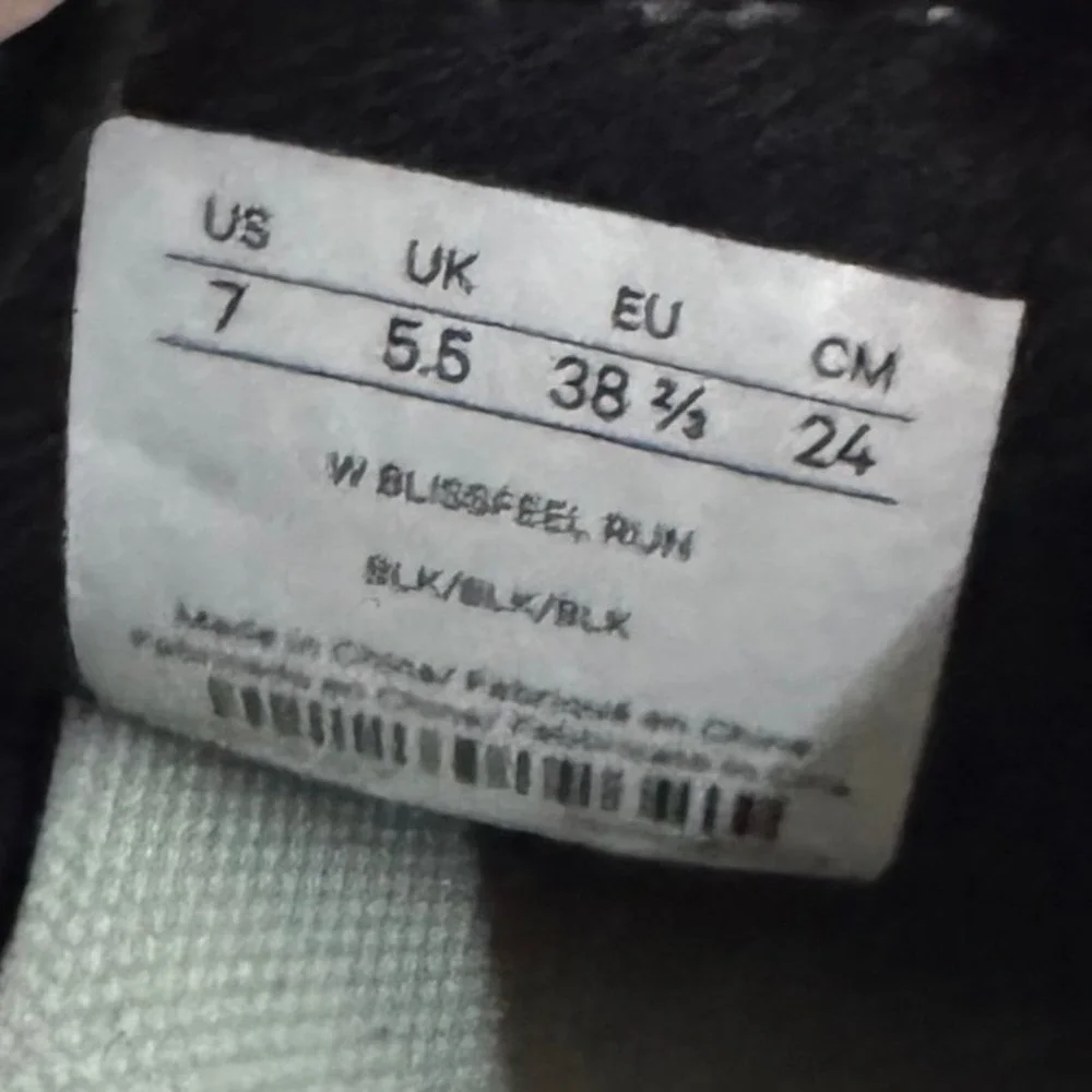 Lululemon Blissfeel Run Women's 7 Running Shoes‎ Triple Black Athletic Sneakers